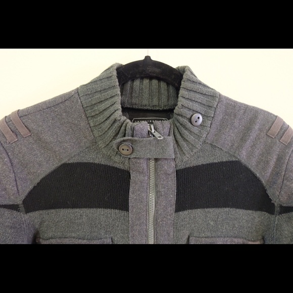 SOLD🚫 Forever 21 Men Zip Up Sweater - Picture 3 of 8